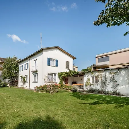 Haus Im Zentrum Mit Garten 度假居
